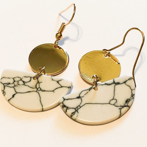 Jewelry - Marble gold look semicircle earrings